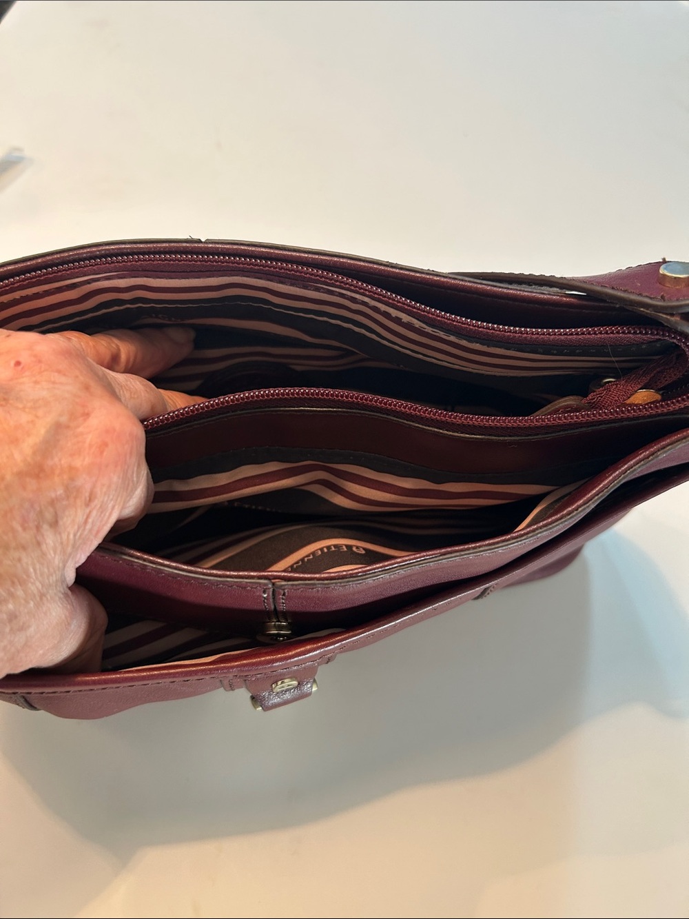 Vintage Etienne Aigner burgundy leather shoulder bag